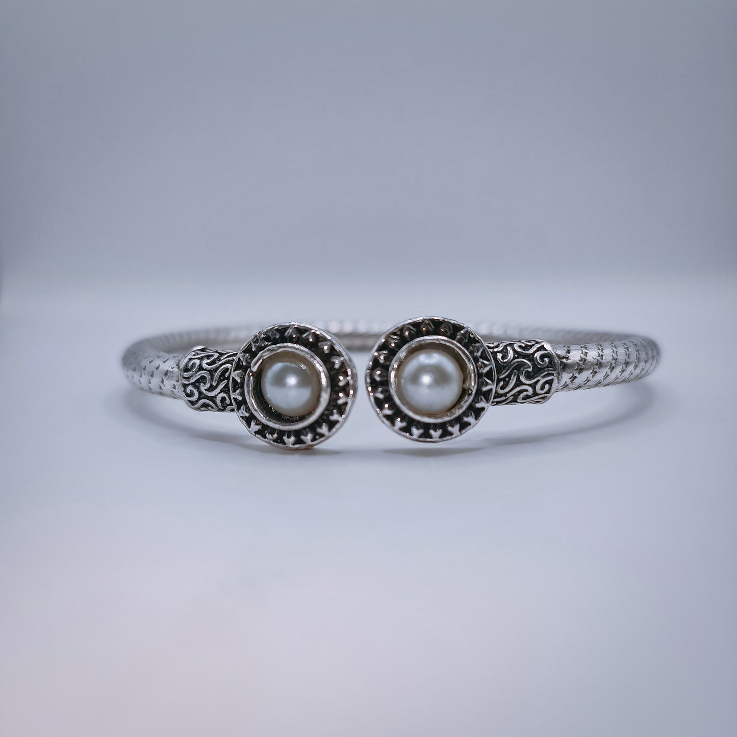 The Sovereign Cuff - White