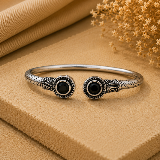The Sovereign Cuff - Black